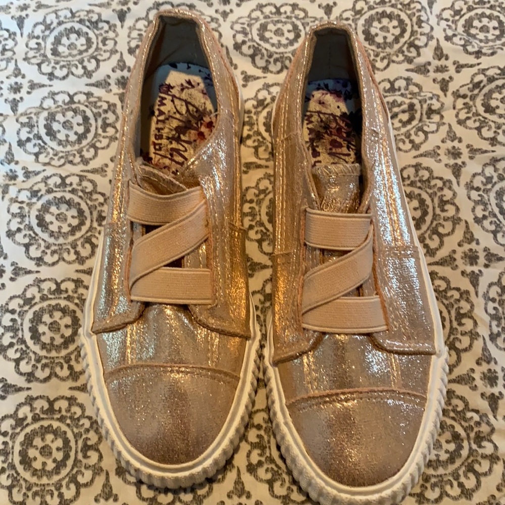 Girls gently used rose gold shoes
